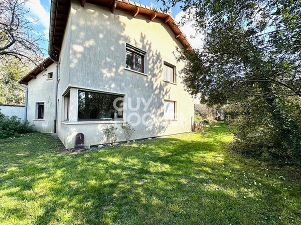 Maison familiale 3 niveaux sur terrain de 1 800 m²