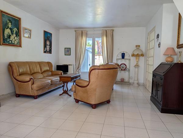 Maison charmante à La Londe-les-Maures : 4 pièces, 3 chambres