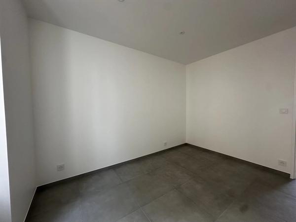 Location                                                      Appartement
                        
                     3 pièces                      47 m2                     à Clermont-l'Hérault