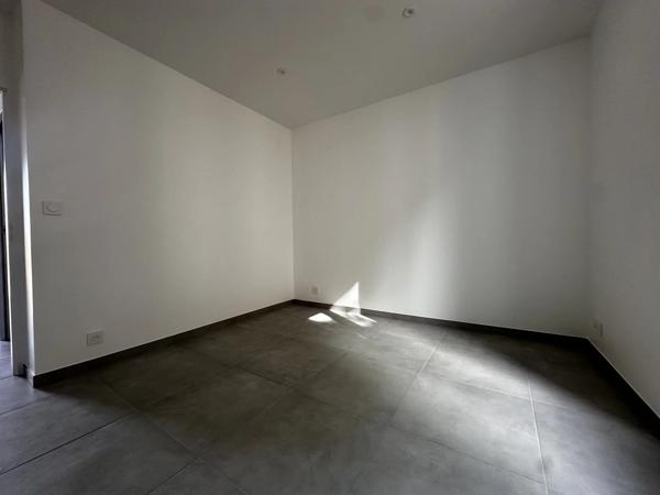 Location                                                      Appartement
                        
                     3 pièces                      47 m2                     à Clermont-l'Hérault