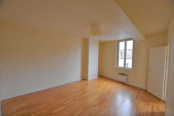 Appartement Magny En Vexin - 3 pièces - 75.88 m²