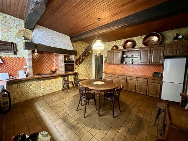 Maison à vendre |  Sos |  15 pièces | 300 m²