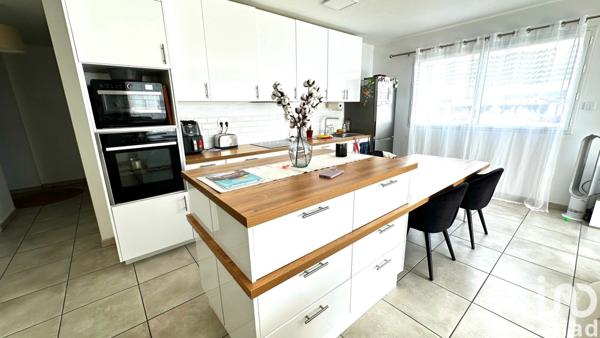 Appartement 4 pièces de 100 m² à Andrézieux-Bouthéon (42160)