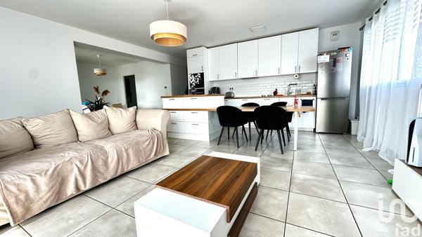 Appartement 4 pièces de 100 m² à Andrézieux-Bouthéon (42160)