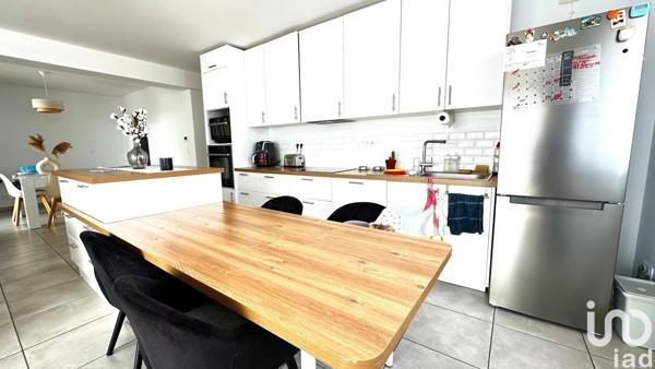 Appartement 4 pièces de 100 m² à Andrézieux-Bouthéon (42160)