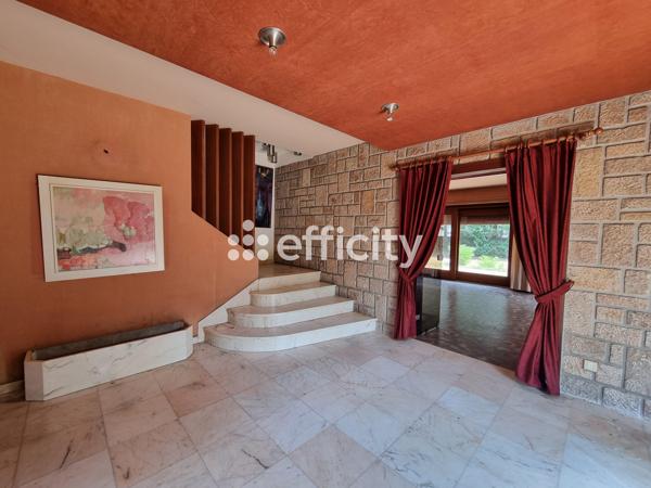 Maison 11 pièces - 272 m²