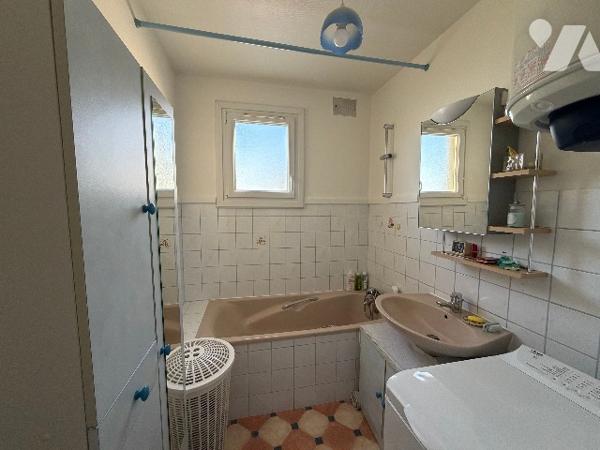 Appartement à rafraichir situé à ALENCON (67 m²) - 2ème étage sans ascenseur. cave, garage, grenier.