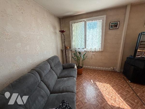 Appartement à rafraichir situé à ALENCON (67 m²) - 2ème étage sans ascenseur. cave, garage, grenier.