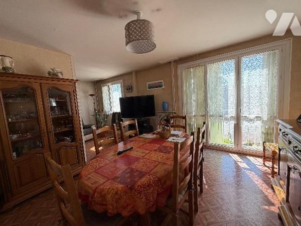 Appartement à rafraichir situé à ALENCON (67 m²) - 2ème étage sans ascenseur. cave, garage, grenier.