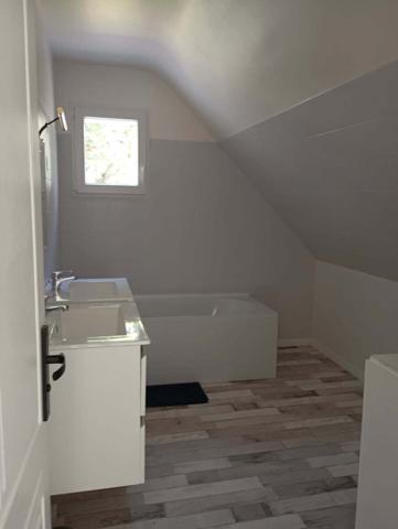 Maison 128 m² environ sur 19920 m² de terrain