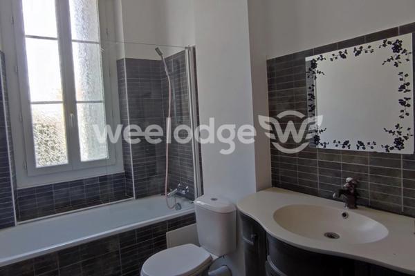 Maison à vendre 6 pièces de 210 m² à Ruelle-sur-Touvre