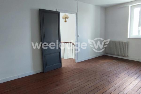 Maison à vendre 6 pièces de 210 m² à Ruelle-sur-Touvre