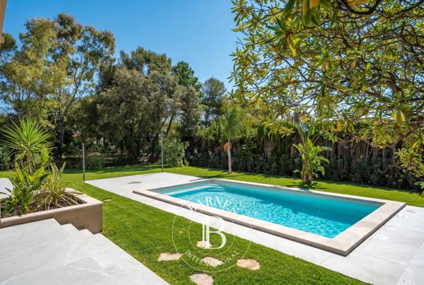 Roquebrune-sur-Argens, Villa 5 Chambres -  182 m² à vendre