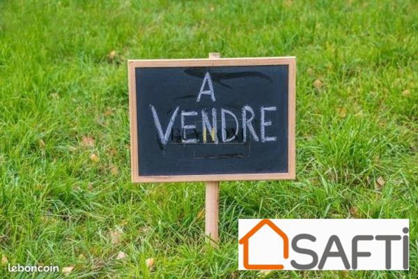 Terrain constructible de 410 m² environ centre village.