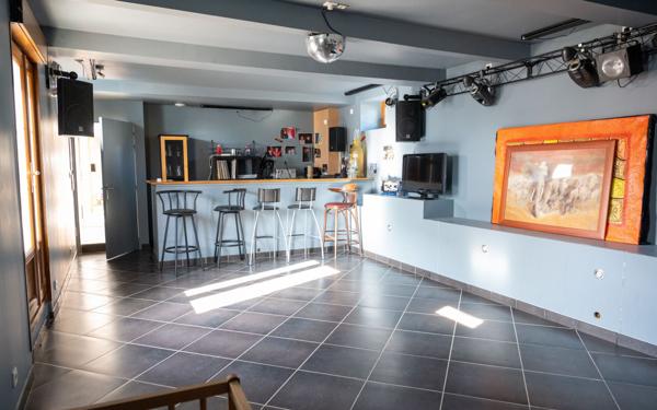 Maison à vendre    10 pièces • 417 m2 Saint-Ay