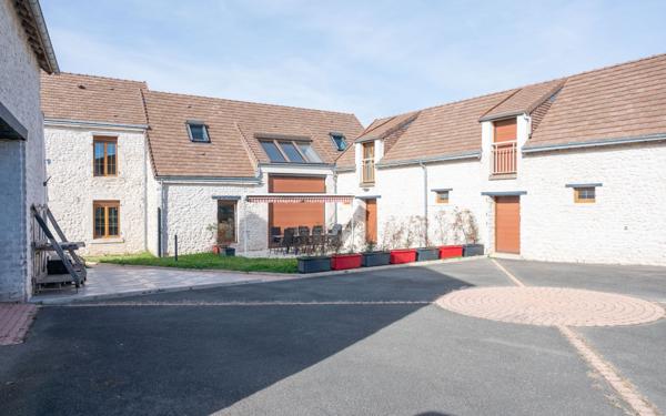 Maison à vendre    10 pièces • 417 m2 Saint-Ay