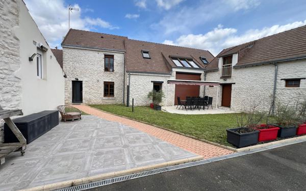 Maison à vendre    10 pièces • 417 m2 Saint-Ay