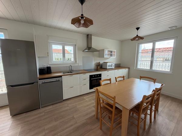 JARD SUR MER (85520) - AU COEUR DU VILLAGE- MAISON DE PLAIN PIED 2 CHAMBRES MEUBLEE AVEC COUR PRIVATIVE