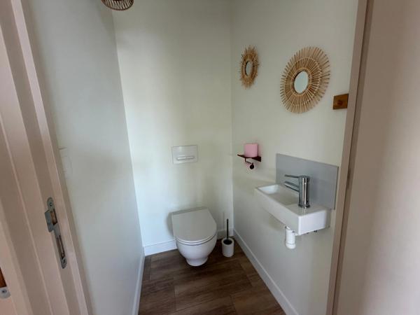 JARD SUR MER (85520) - AU COEUR DU VILLAGE- MAISON DE PLAIN PIED 2 CHAMBRES MEUBLEE AVEC COUR PRIVATIVE