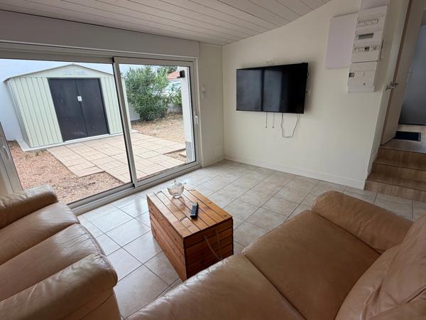 JARD SUR MER (85520) - AU COEUR DU VILLAGE- MAISON DE PLAIN PIED 2 CHAMBRES MEUBLEE AVEC COUR PRIVATIVE