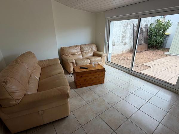 JARD SUR MER (85520) - AU COEUR DU VILLAGE- MAISON DE PLAIN PIED 2 CHAMBRES MEUBLEE AVEC COUR PRIVATIVE