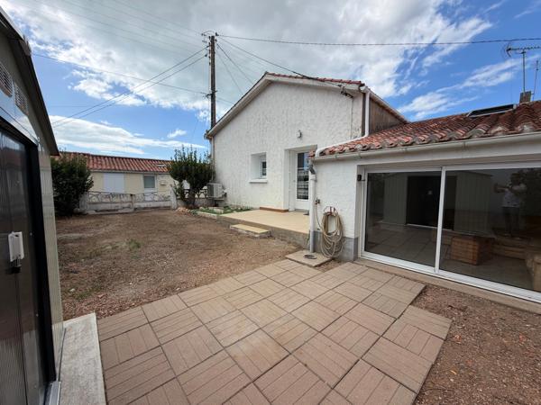 JARD SUR MER (85520) - AU COEUR DU VILLAGE- MAISON DE PLAIN PIED 2 CHAMBRES MEUBLEE AVEC COUR PRIVATIVE