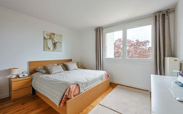 Appartement à vendre    3 pièces • 91 m2 Villemomble