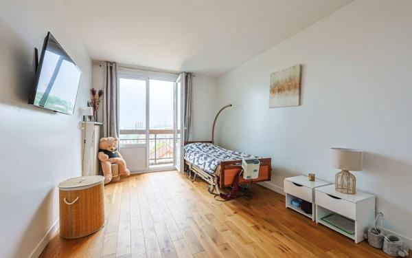 Appartement à vendre    3 pièces • 91 m2 Villemomble