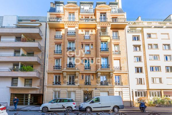 75015 DUPLEIX / COMMERCE- DERNIER ETAGE 3 PIECES 44M²