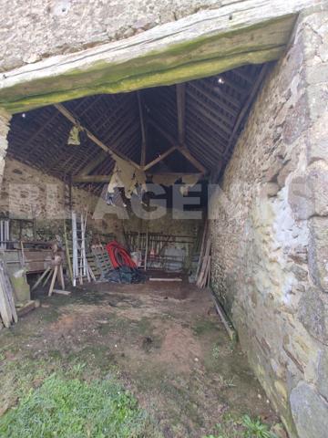 Corps de ferme avec dépendances – terrain à Izé