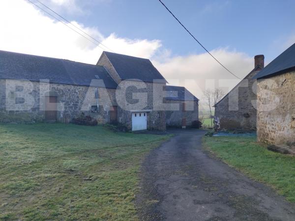 Corps de ferme avec dépendances – terrain à Izé