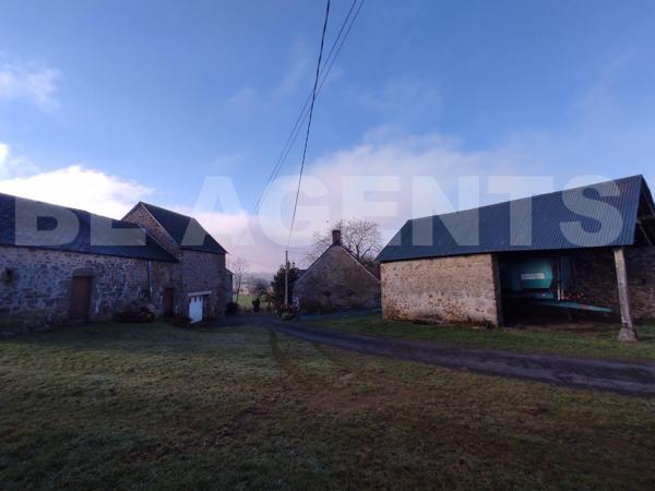 Corps de ferme avec dépendances – terrain à Izé