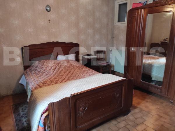 Corps de ferme avec dépendances – terrain à Izé