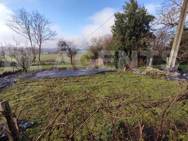 Corps de ferme avec dépendances – terrain à Izé