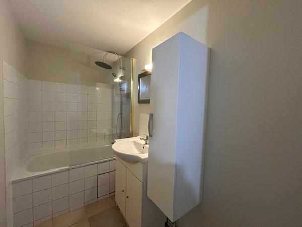 IMMEUBLE DE RAPPORT A CARCASSONNE AVEC GARAGE.