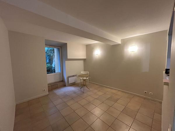 IMMEUBLE DE RAPPORT A CARCASSONNE AVEC GARAGE.