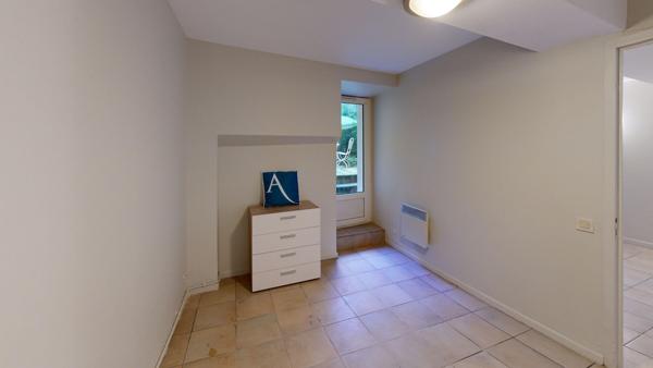 IMMEUBLE DE RAPPORT A CARCASSONNE AVEC GARAGE.