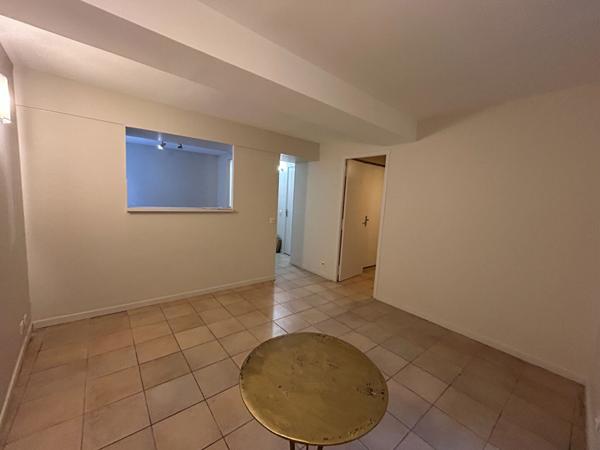 IMMEUBLE DE RAPPORT A CARCASSONNE AVEC GARAGE.