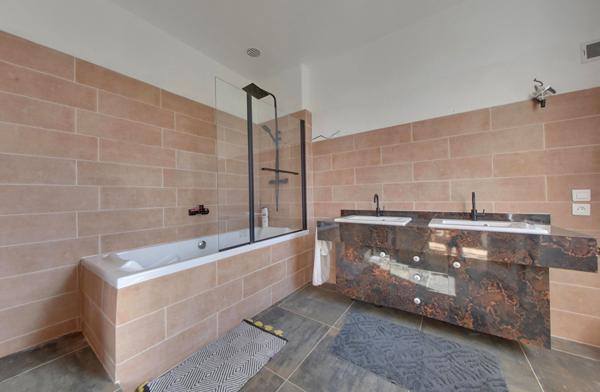 MAGESCQ. Maison de caractère 257 m² .Terrain 1 565 m²