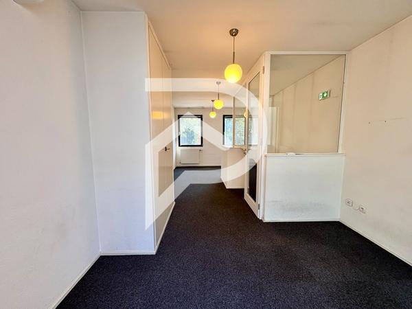 Local commercial 2 pièces 61 m2