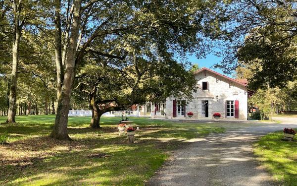 Maison à vendre    5 pièces • 328 m2 Aurice