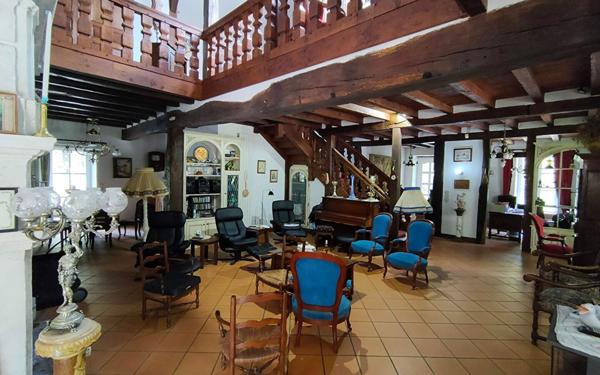 Maison à vendre    5 pièces • 328 m2 Aurice