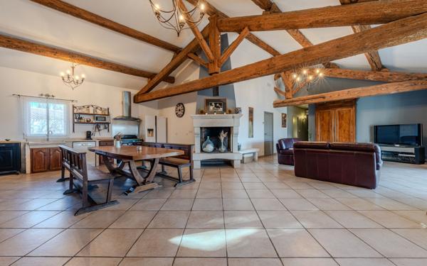 Maison à vendre    5 pièces •  Marsillargues