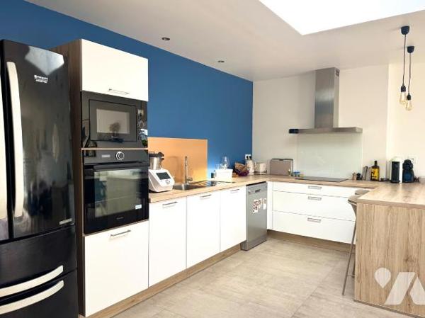 PLABENNEC BOURG - CONTEMPORAINE DE PLAIN-PIED - 2018 - 95 m²

À seulement 700 mètres de l'hyp...