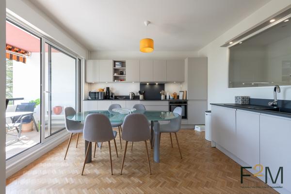 T4 meublé lumineux à louer à Ecully avec balcons et parking