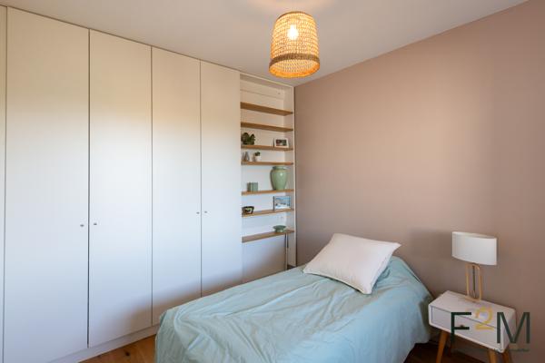 T4 meublé lumineux à louer à Ecully avec balcons et parking