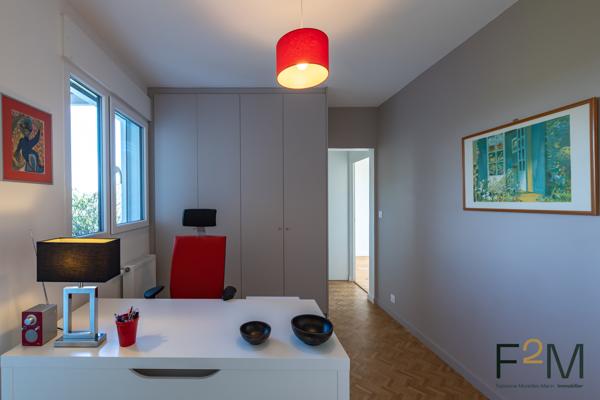 T4 meublé lumineux à louer à Ecully avec balcons et parking