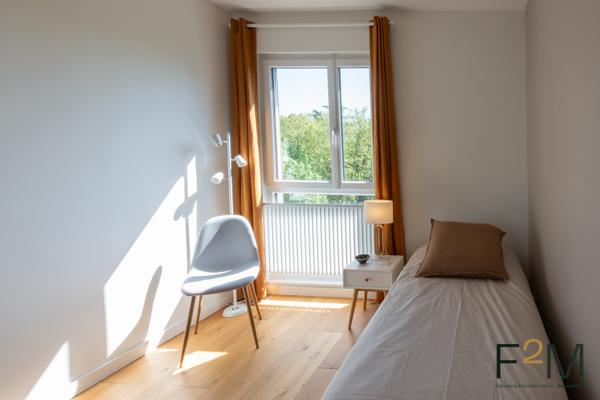 T4 meublé lumineux à louer à Ecully avec balcons et parking