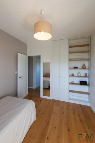 T4 meublé lumineux à louer à Ecully avec balcons et parking