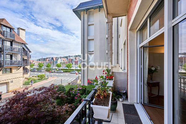 DEAUVIILLE - MAGNIFIQUE APPARTEMENT DE 3 PIECES PRINCIPALES avec BALCON, CAVE ET PARKING